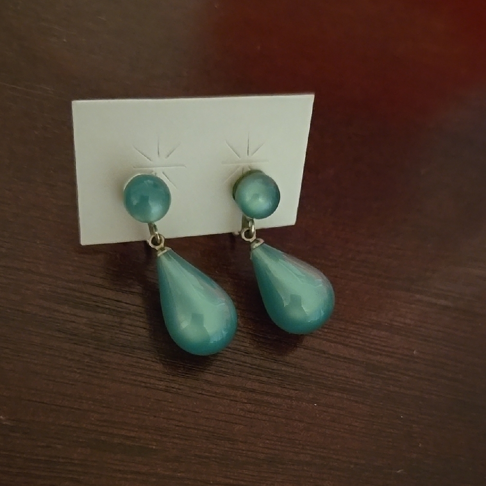 Screwback Teardrop Earrings with Stud Design